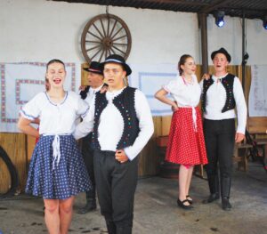 Folklór v Leopoldove